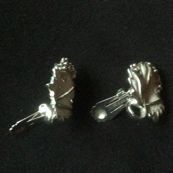 Sarah Coventry 60s Vintage Designer Stamped Enamel Grape Leaf Clip-On Earrings - Picture 4 of 4